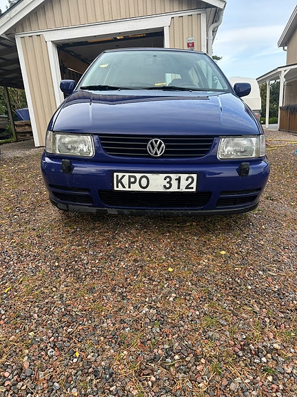 Volkswagen Polo 2 of 8