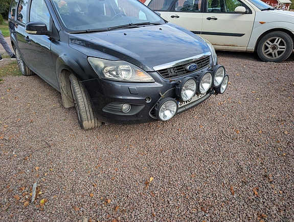 Ford Focus 2 of 8