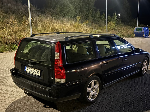 Volvo V70 3 of 9