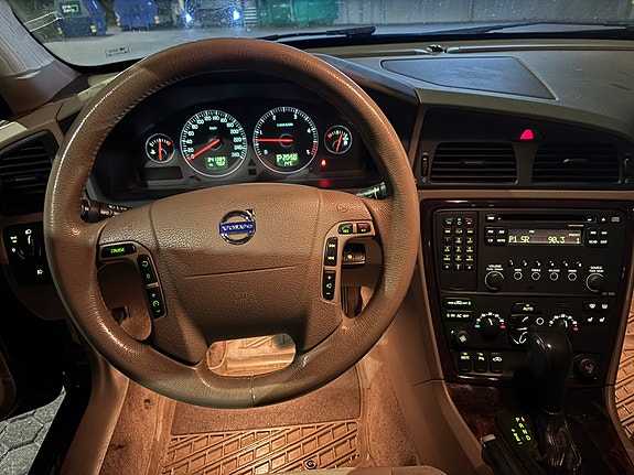 Volvo V70 9 of 9