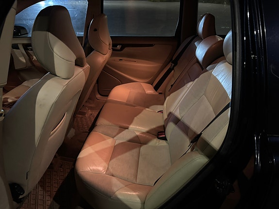 Volvo V70 7 of 9