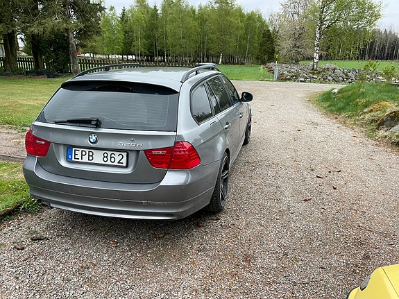 BMW 320d 3 of 6