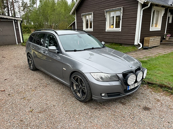 BMW 320d 2 of 6