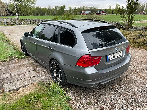 BMW 320d 4 of 6