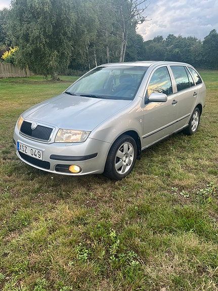 Skoda Fabia 2 of 8