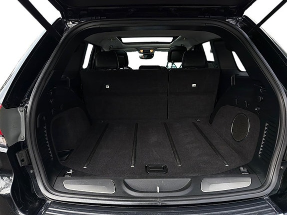 Jeep Grand Cherokee 19 of 29
