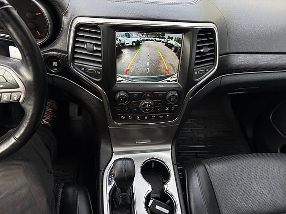 Jeep Grand Cherokee 11 of 29