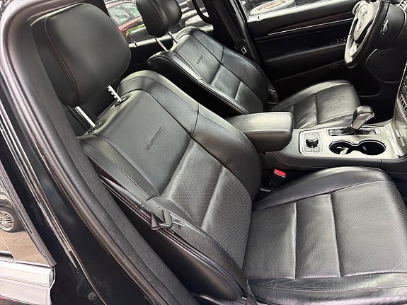 Jeep Grand Cherokee 24 of 29