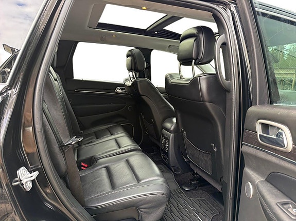 Jeep Grand Cherokee 12 of 29