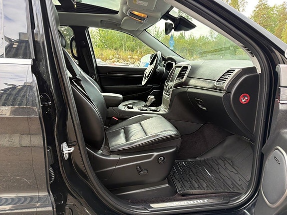 Jeep Grand Cherokee 15 of 29