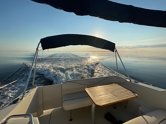 Sea Ray 240 Sundancer -02 6 of 10