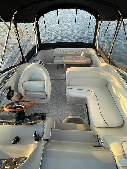Sea Ray 240 Sundancer -02 3 of 10