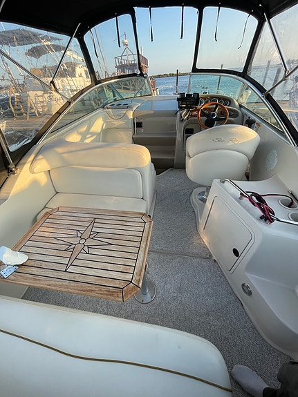 Sea Ray 240 Sundancer -02 2 of 10