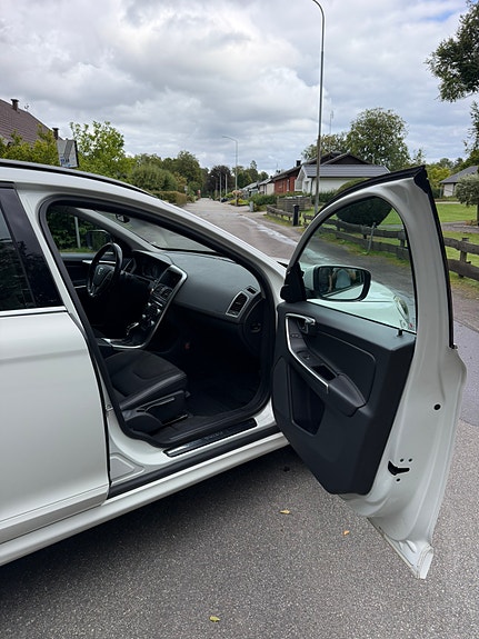 Volvo XC60 14 of 21