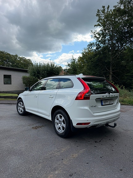 Volvo XC60 2 of 21