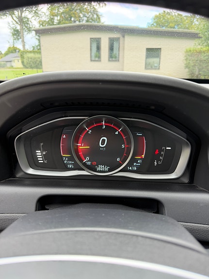 Volvo XC60 16 of 21