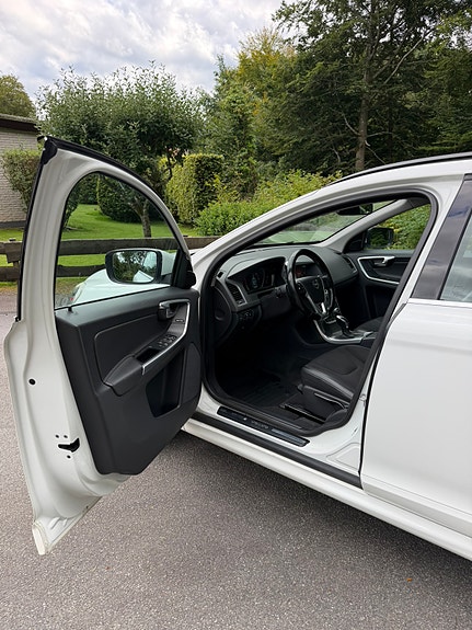 Volvo XC60 8 of 21