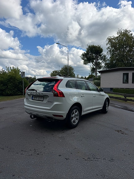 Volvo XC60 3 of 21