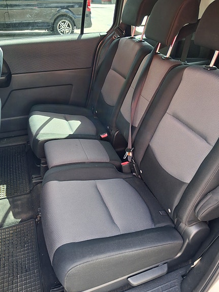 Mazda 5 13 of 17