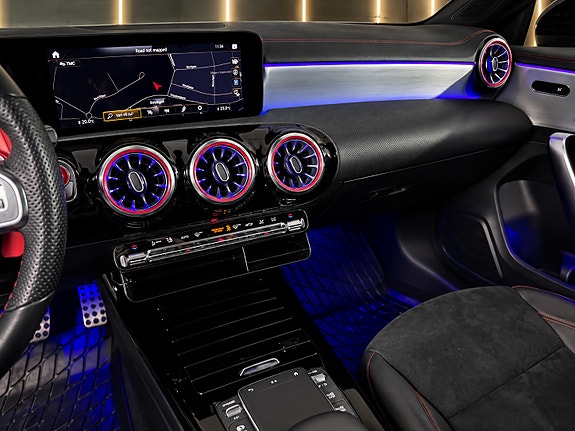 Mercedes-Benz CLA200 8 of 10
