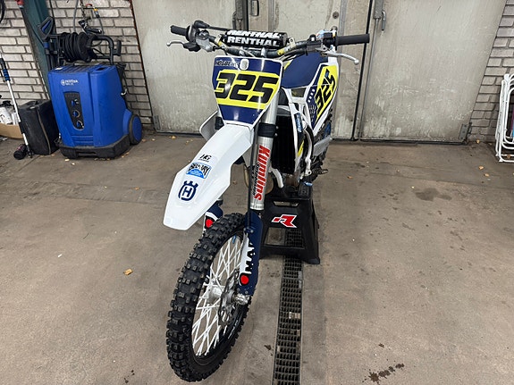 Husqvarna FC250 3 of 8