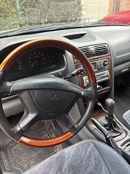 Mitsubishi Galant 2 of 3