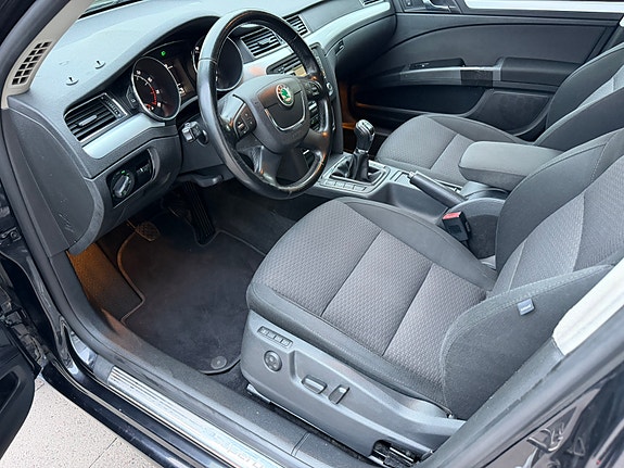 Skoda Superb 8 of 16