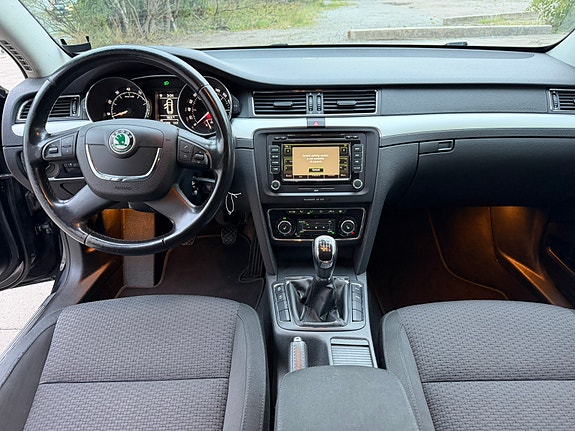 Skoda Superb 11 of 16