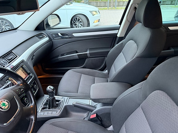 Skoda Superb 10 of 16