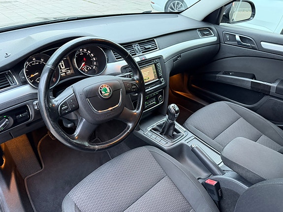 Skoda Superb 9 of 16