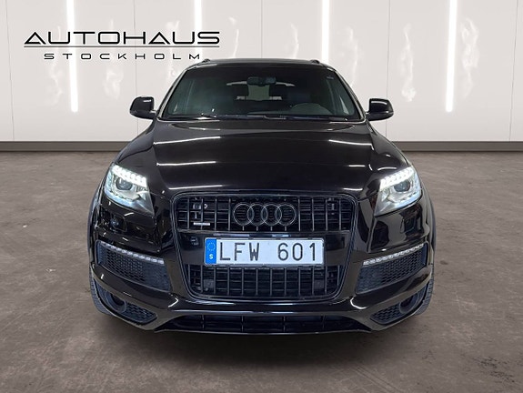 Audi Q7 2 of 23