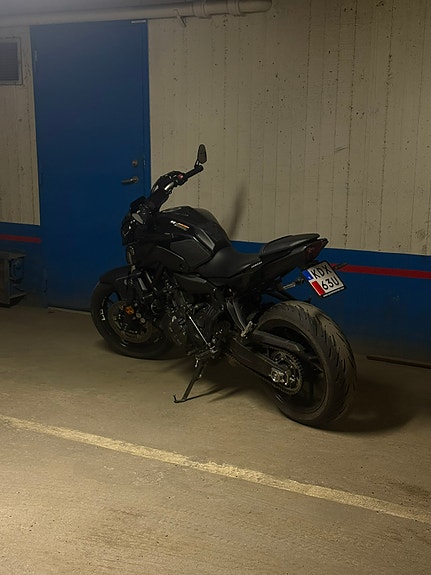 Yamaha MT-07 2 of 4