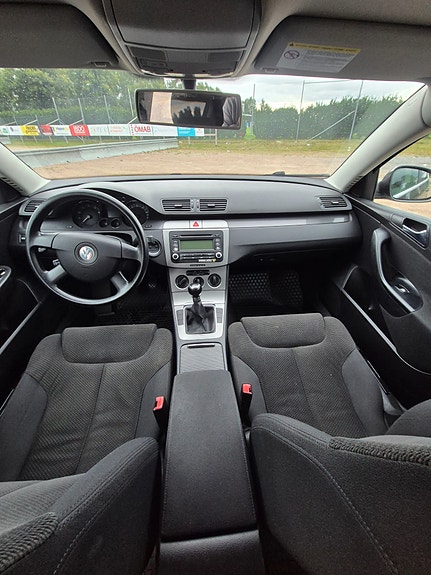 Volkswagen Passat 3 of 8