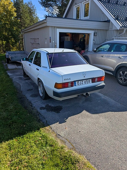 Mercedes-Benz 190 E 3 of 7
