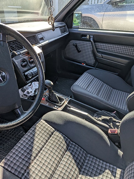 Mercedes-Benz 190 E 6 of 7