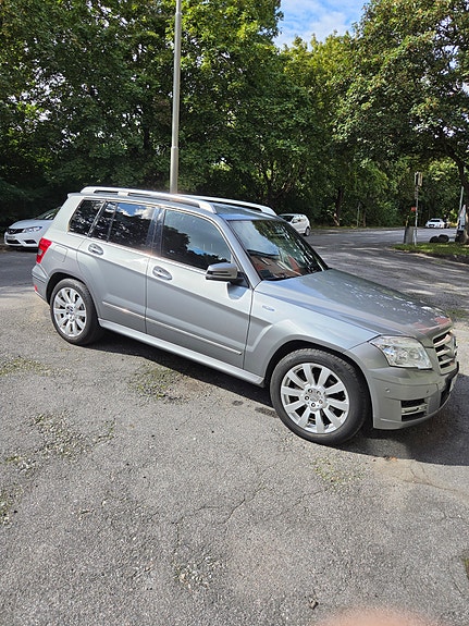 Mercedes-Benz GLK220 3 of 7