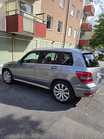 Mercedes-Benz GLK220 2 of 7