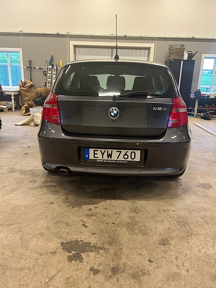 BMW 118d 3 of 5