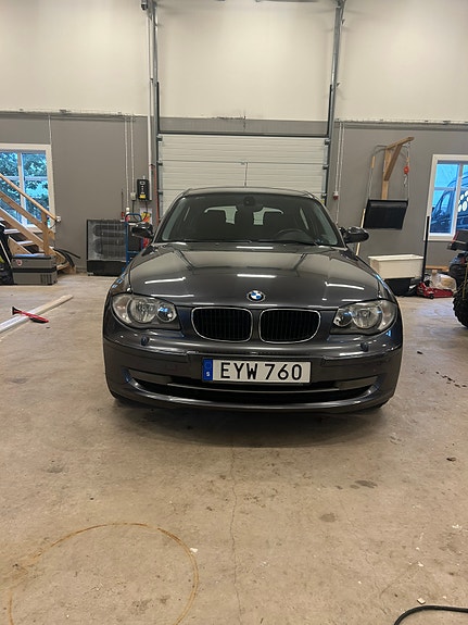 BMW 118d 2 of 5