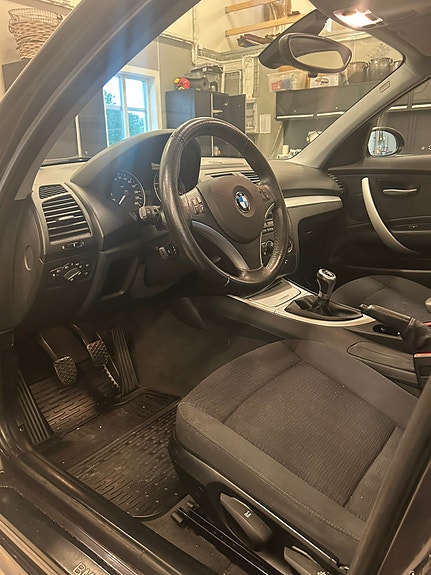 BMW 118d 4 of 5