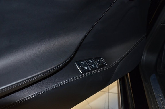 Tesla Model S 18 of 22