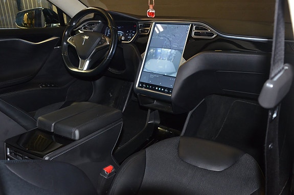 Tesla Model S 11 of 22