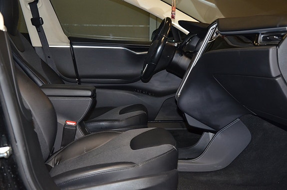 Tesla Model S 15 of 22