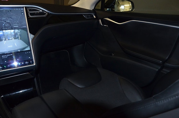 Tesla Model S 14 of 22
