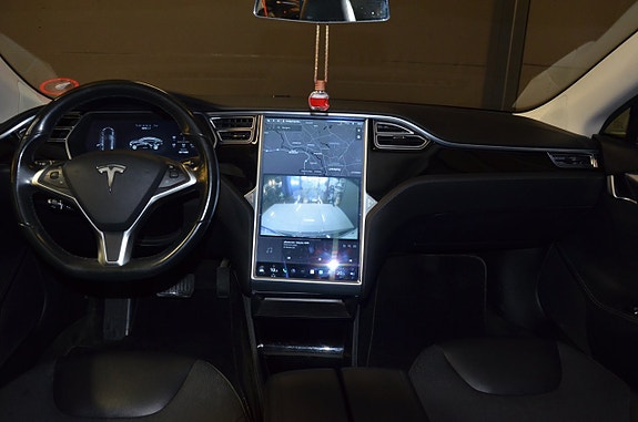 Tesla Model S 12 of 22