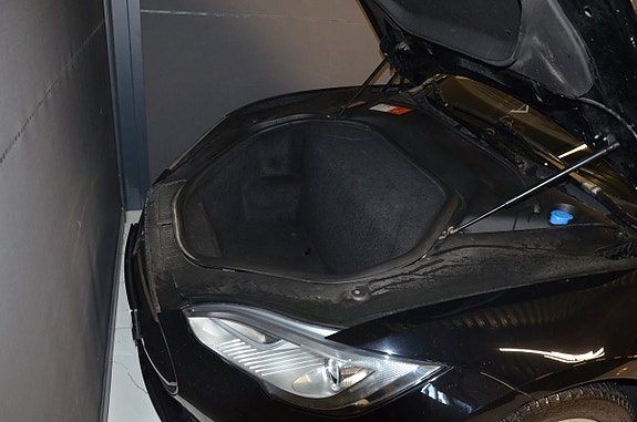 Tesla Model S 8 of 22