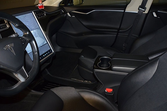 Tesla Model S 13 of 22
