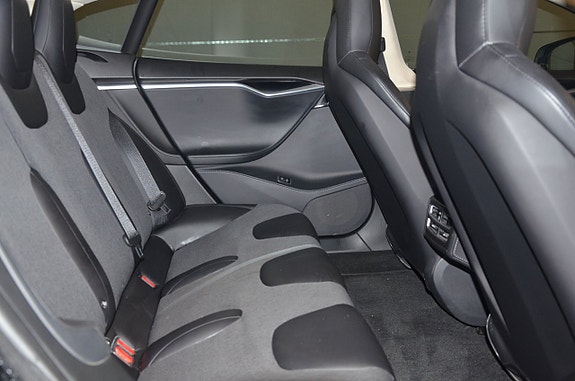 Tesla Model S 16 of 22