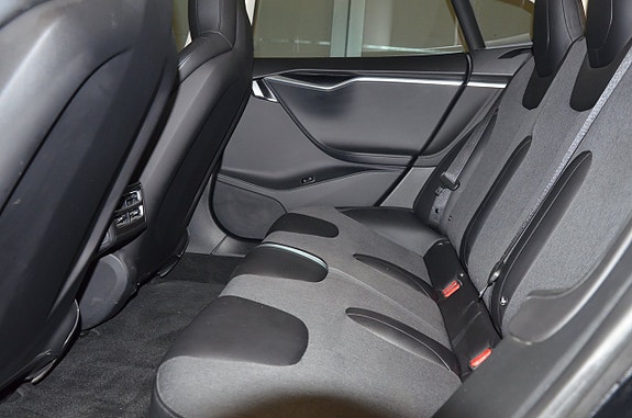 Tesla Model S 17 of 22
