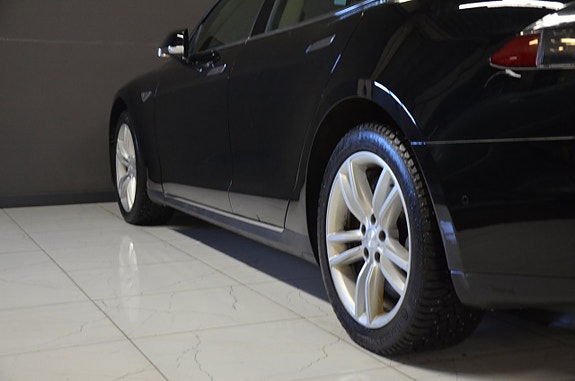Tesla Model S 5 of 22
